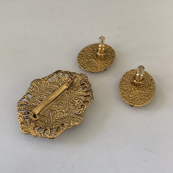 Vintage “1928” Gold & Purple Pin & Earrings Set - Picture 6 of 6